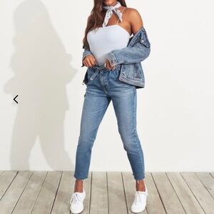 Hollister‎ Paper Bag Waist Ultra High-Rise Mom Jeans